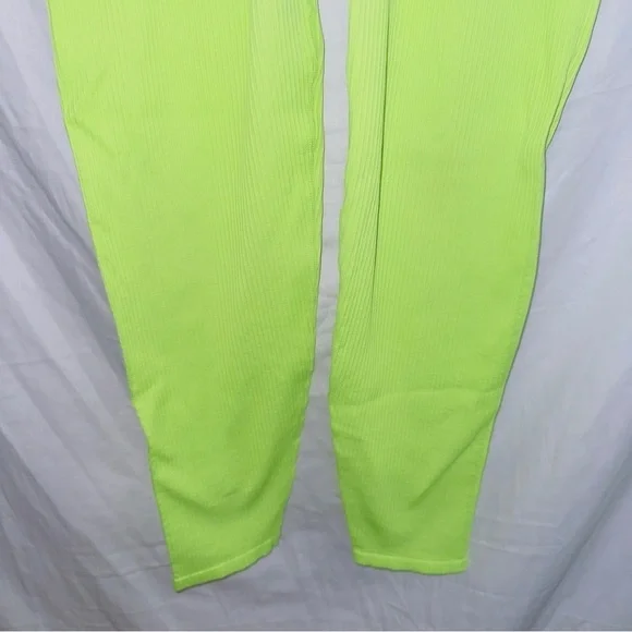 Good American Rib Seamless 7/8 Leggings in Lemon Lime size 5/6 - Picture 4 of 6